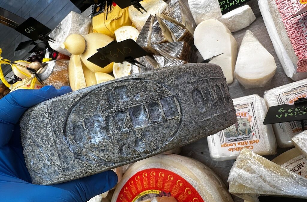 formaggio Bettelmatt da lo spiedo rovente, peschiera borromeo