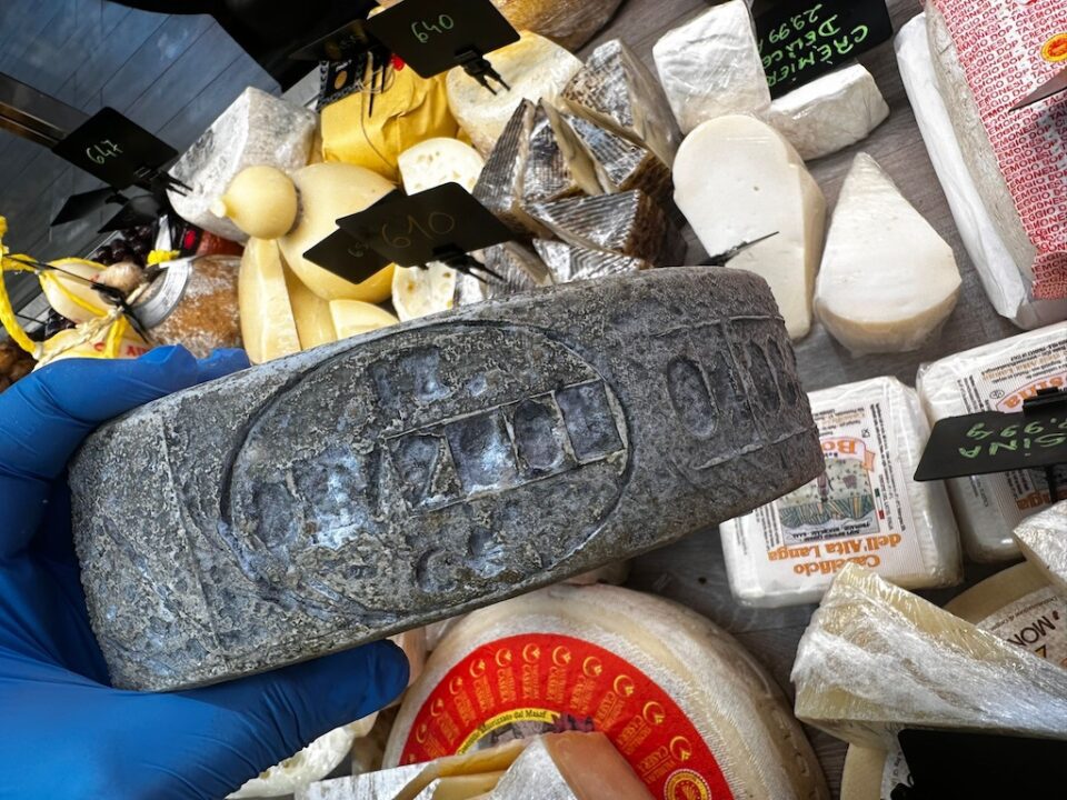 formaggio Bettelmatt da lo spiedo rovente, peschiera borromeo